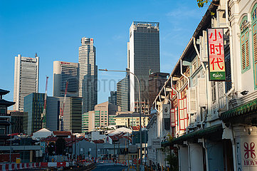 Singapur  Republik Singapur  Stadtbild mit Buerogebaeuden und Wolkenkratzern im Geschaeftszentrum am Raffles Place