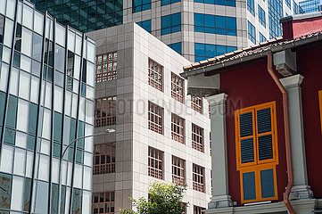 Singapur  Republik Singapur  Stadtbild mit Fassadenmuster unterschiedlicher Gebaeudetypen im Geschaeftszentrum