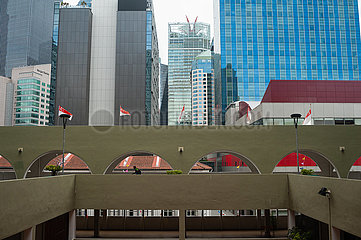 Singapur  Republik Singapur  Stadtbild mit Buerogebaeuden und Wolkenkratzern im Geschaeftszentrum