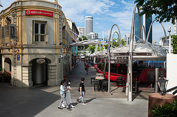 Singapur  Republik Singapur  Stadtansicht entlang der Uferpromenade am Singapore River in Clarke Quay