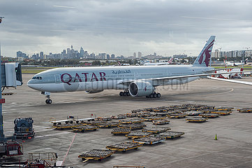Sydney  Australien  Qatar Airways Boeing 777-300 Passagierflugzeug auf dem Flughafen Kingsford Smith