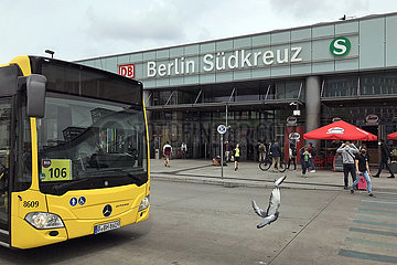 Berlin  Deutschland  Bahnhof Suedkreuz  Eingang West