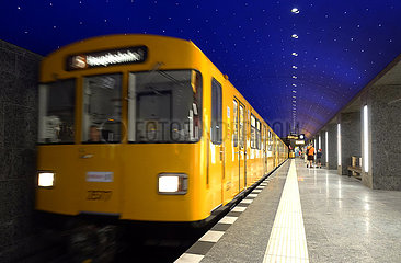 Berlin  Deutschland  U-Bahn der Linie 5 faehrt in den Bahnhof Museumsinsel ein
