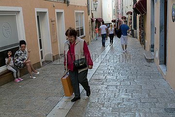 Kroatien  Krk (Hauptstadt der Insel Krk) - Gasse in der Altstadt