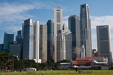 Singapur  Republik Singapur  Skyline des Geschaeftsviertels mit den Wolkenkratzern rund um Raffles Place
