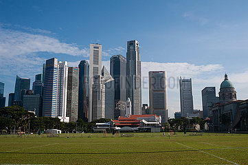Singapur  Republik Singapur  Skyline des Geschaeftsviertels mit den Wolkenkratzern rund um Raffles Place