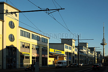 Deutschland  Bremen - Hauptstrasse im Stadtteil Walle mit e center (Edeka)  rechts der Waller Fernsehturm