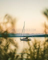 Segelschiff auf dem Sarnberger See