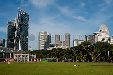 Singapur  Republik Singapur  Skyline mit modernen Wolkenkratzern in der Innenstadt