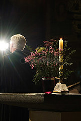 Deutschland  Bremen - Schlussgottesdienst der EKD-Synode 2021  es predigt der scheidende Ratsvorsitzende Bischof Heinrich Bedford-Strohm