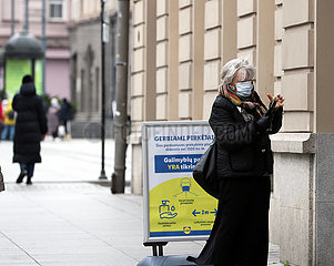 Litauen-Vilnius-medizinische Masken-Tragen-Anforderung