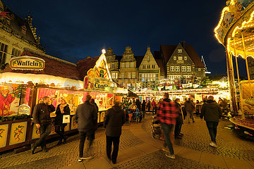 Deutschland  Bremen - Weihnachtsmarkt auf dem Marktplatz