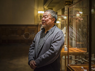 Ai Weiwei presents autobiography