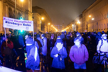 Mindestens 1600 Querdenker*innen demonstrieren in München
