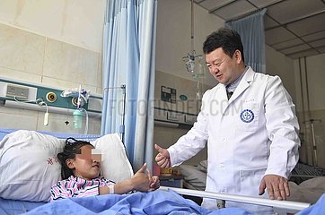China-Sichuan-Doctor-Hydatid-Krankheit-Behandlung (CN)