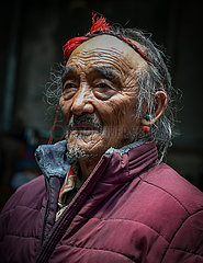 (IntiBet) China-Tibet-ehemaliger serf-neuer Leben-Losang Dorje (CN)