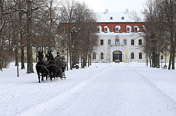 Gestuet Graditz  Schlittenfahrt im Schnee vor dem Landstallmeisterhaus