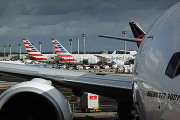 Frankfurt am Main  Deutschland  Flugzeuge der American Airlines auf dem Vorfeld des Flughafen