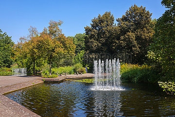 See mit Springbrunnen  Parkanlage  MueGa  Muelheim an der Ruhr  Ruhrgebiet  Deutschland