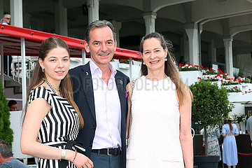 Hamburg  Deutschland  Unternehmer Dr. Andreas Jacobs mit Ehefrau Nathalie und Tochter Chiara Camille