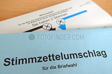 Berlin  Deutschland  Stimmzettel und Umschlag fuer eine Briefwahl