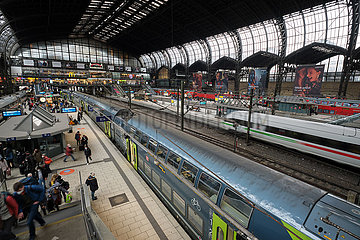 Deutschland  Hamburg - Regionalbahn im Hamburger Hauptbahnhof