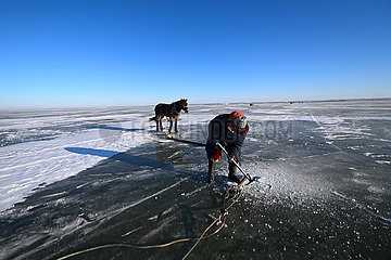 China-Jilin-Songyuan-Chaganer See-Winter-Fischerei (CN)