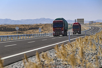 China-Ningxia-Wüste-Expressway-Öffnung zum Verkehr (CN)
