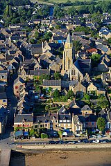 France. Brittany. Ille et Vilaine (35) Aerial view of the village of Saint-Suliac  labeled one of the most beautiful villages in France. Belvedere on the Rance estuary  Saint-Suliac has long remained a village of Terre neuvas (Newfoundland)