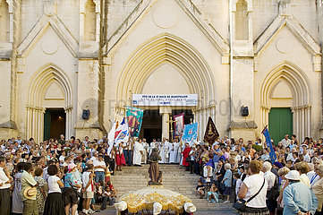 Frankreich  Herault (34)  Platz Saint Roch  Saint Roch Kirche  Prozession