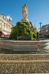 Frankreich  Herault (34)  Place de la Comedie  der Brunnen von Trois-Gnaden