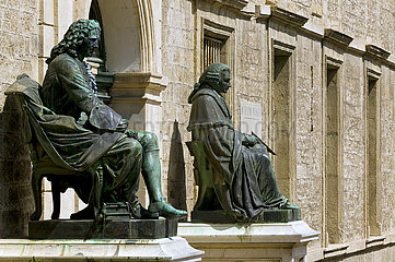 Frankreich  Herault (34)  Die medizinische Fakultät  Statuen von Lapeyronie und Barthes