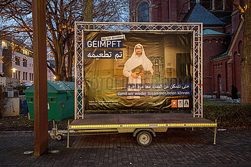 Impfwerbung  Plakataktion mit islamischem Geistlichen  Arnsberg  Stadtteil Neheim  27. Dezember 2021
