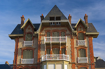 Frankreich  Calvados (14)  Houlgate  Villa Les Mouettes  das 1878 vom Architekten Jean-Claude Baumier für die Dubonnet-Familie erbaut wurde