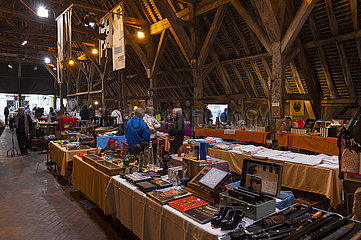 Frankreich  Calvados (14) Dives-sur-Mer  Les Halles Medievales  Flohmarkt Sonntag