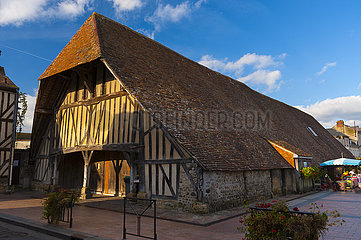 Frankreich  Calvados (14)  Dives-sur-Mer  Les Halles Médievales  das im 15. Jahrhundert erbaut wurde und seinen ursprünglichen Zustand aufbewahrt hatte