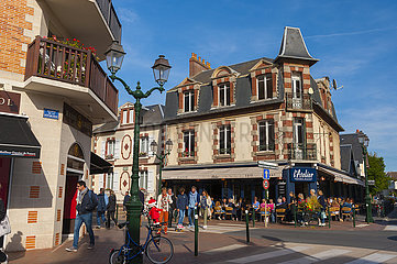 Frankreich  Calvados (14)  Cabourg  Avenue de la Mer