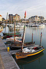 Frankreich  Calvados (14)  Calvados (14)  Tauchgitter-sur-Mer  Port Guillaume  traditionelle hölzerne Segelboote