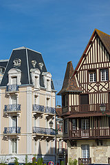 Frankreich  Calvados (14)  Cabourg  Grand Hotel und Fachwerkvilla  diese Gebäude aus dem Belle Epoque