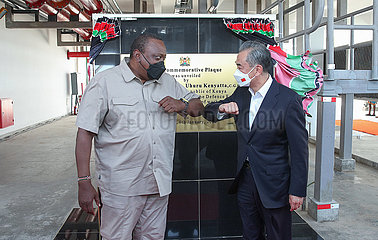 Kenya-Mombasa-Präsident-China-Wang Yi-Oil Terminal-Completion-Zeremonie