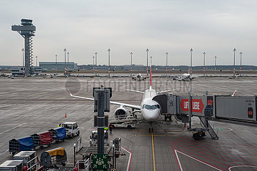 Berlin  Deutschland  Swiss Airlines Airbus A220-300 Passagierflugzeug auf dem Flughafen Berlin Brandenburg