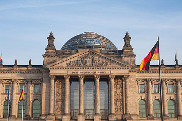 Berlin  Deutschland  Aussenansicht Reichstag in Berlin-Mitte