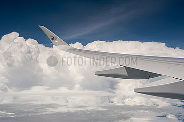 Singapur  Republik Singapur  Flug im A350 Qatar Airways Passagierflugzeug von Singapur nach Doha