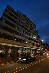 Deutschland  Bremen - Dunkle Fassade der 2021 insolvent gegangenen Greensill Bank in der City