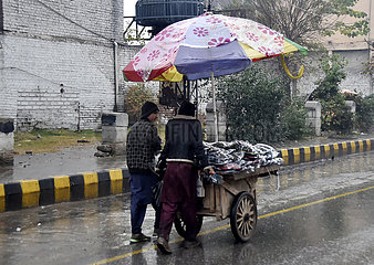 Pakistan-Peshawar-Wetter-Regen