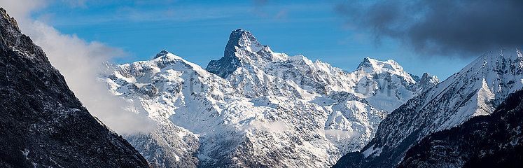Frankreich  Hautes-Alpes (05)  Nationalpark Ecrins. Panorama-Winteransicht des Olan-Peaks. Valgaudemar Valley (Champsaur) in der Region Hautes-Alpes
