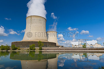Frankreich  Loir-Et-Cher (41)  Saint-Laurent-Des-Eaux  EDF-Kernkraftwerk (CNPE) am Ufer der Loire