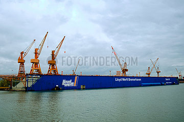 Deutschland  Bremerhaven - Lloyd Werft Bremerhaven GmbH  gehoert zum chinesischen Genting-Konzern