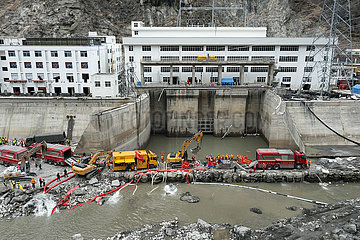 (Punktnachrichten) China-Sichuan-Danba-Power-Station-Flooding-Rettung (CN)