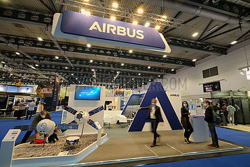 Deutschland  Bremen - Messestand von AIRBUS bei der SPACE TECHNO EXPO EUROPE 2021